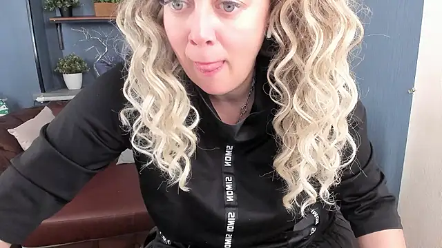 JesiaFoxi online show from 03/24/26, 11:59