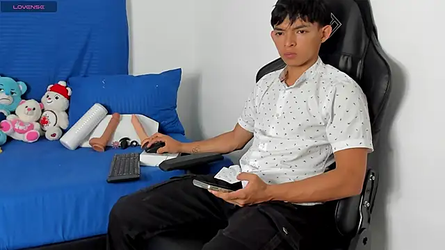 Tonny twink  online show from 04/19/26, 01:49