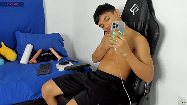 Tonny twink  online show from 06/02/26, 01:51