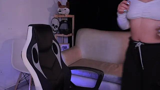 ashleyvalirya online show from 10/29/25, 04:04