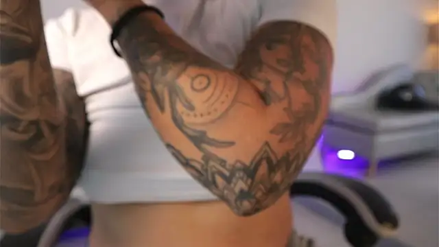 ashleyvalirya online show from 04/01/26, 07:55