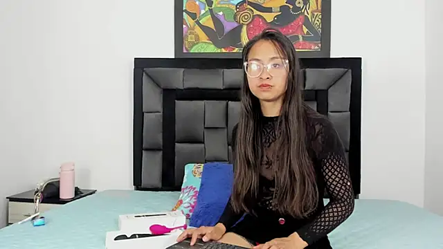 Snapshot of tatiana_valencia chatting on 12/23/24, 01:45 tatiana valencia online show from 12/23/24, 01:45