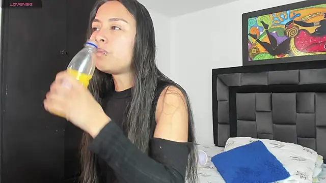 Snapshot of tatiana_valencia chatting on 02/23/25, 12:48 tatiana valencia online show from 02/23/25, 12:48