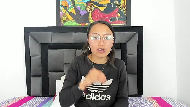 Snapshot of tatiana_valencia chatting on 03/19/25, 06:12 tatiana valencia online show from 03/19/25, 06:12