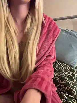 Snapshot of saskiapierce chatting on 10/19/25, 12:33 saskiapierce online show from 10/19/25, 12:33