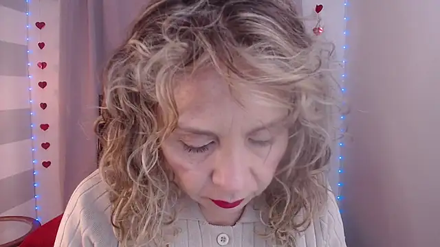 Snapshot of Afrodita_sg chatting on 02/18/26, 02:57 Afrodita sg online show from 02/18/26, 02:57