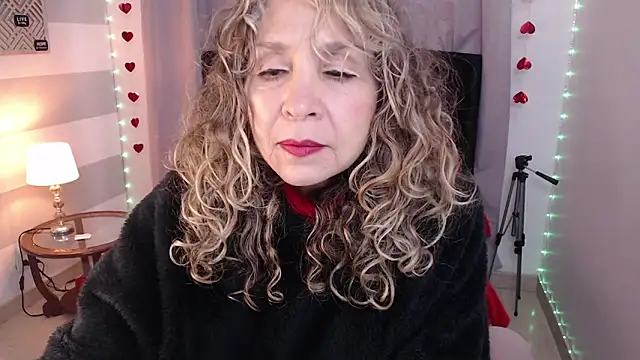 Snapshot of Afrodita_sg chatting on 02/25/26, 01:43 Afrodita sg online show from 02/25/26, 01:43