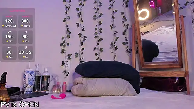 Snapshot of Peaches_N_Kreme chatting on 02/12/26, 04:18 Peaches N Kreme online show from 02/12/26, 04:18