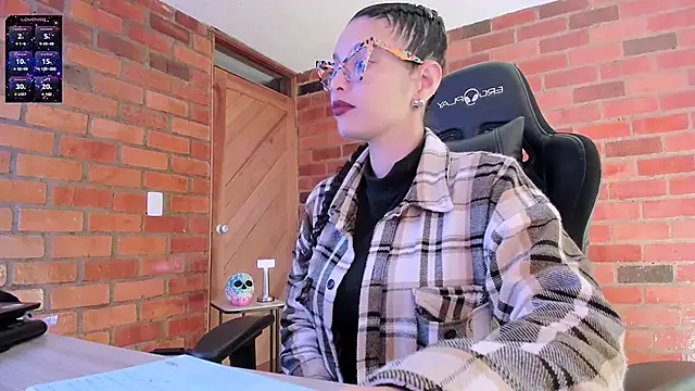 Snapshot of paulinabarnett- chatting on 01/11/25, 12:55 paulinabarnett- online show from 01/11/25, 12:55