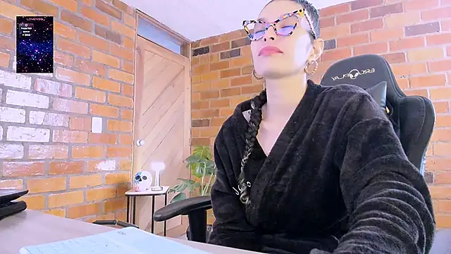 Snapshot of paulinabarnett- chatting on 01/12/25, 03:57 paulinabarnett- online show from 01/12/25, 03:57