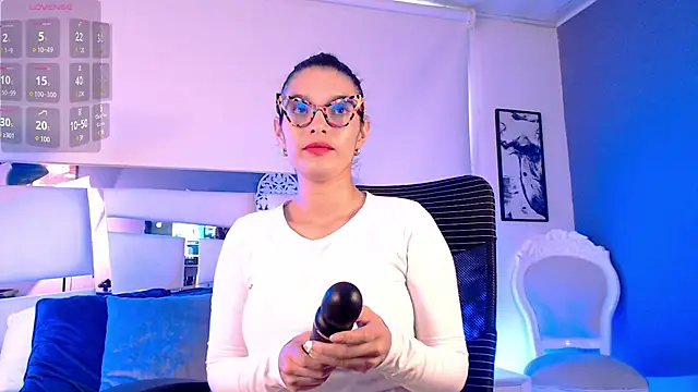 Snapshot of paulinabarnett- chatting on 03/03/25, 12:05 paulinabarnett- online show from 03/03/25, 12:05