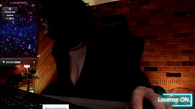 Snapshot of paulinabarnett- chatting on 10/12/25, 06:07 paulinabarnett- online show from 10/12/25, 06:07