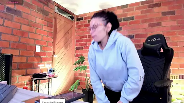 Snapshot of paulinabarnett- chatting on 10/24/25, 02:57 paulinabarnett- online show from 10/24/25, 02:57