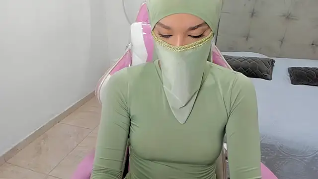 Hanaa latif online show from 12/27/24, 07:24