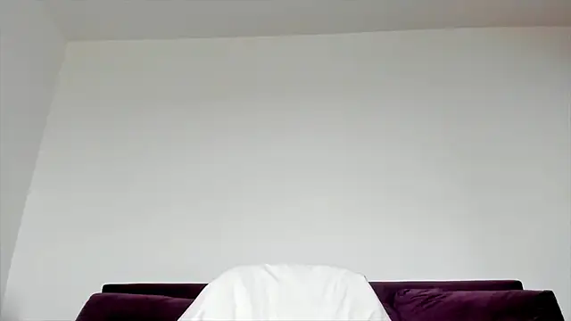 hornyemma   online show from 10/16/25, 07:42