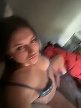 Snapshot of mermaid0794 chatting on 11/18/25, 04:44 mermaid0794 online show from 11/18/25, 04:44