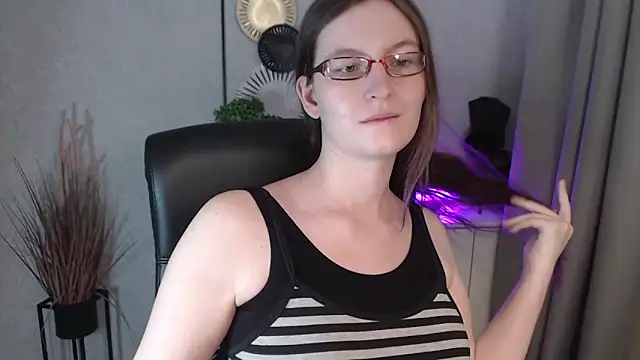 emmaxDelight online show from 11/18/25, 06:40