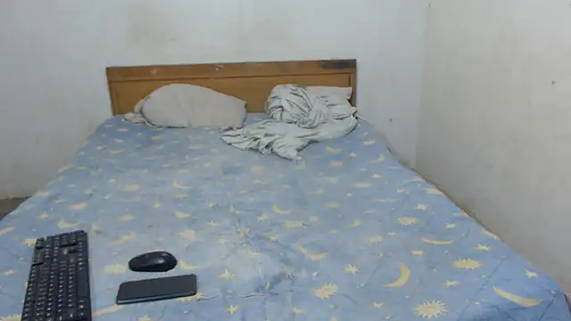 Snapshot of KateAndSimon chatting on 02/09/25, 03:01 KateAndSimon online show from 02/09/25, 03:01