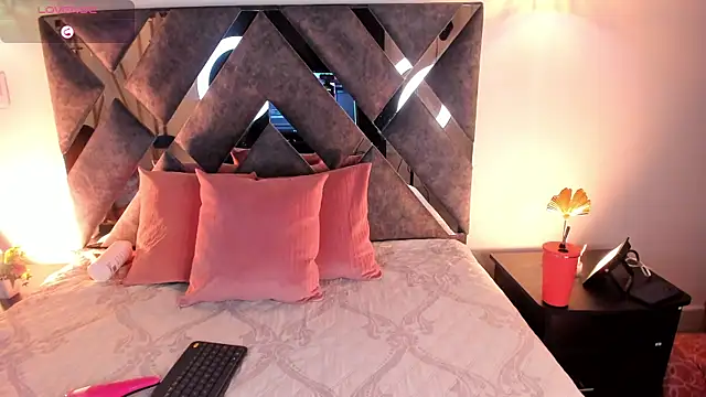 Mia ross16 online show from 02/04/25, 07:44