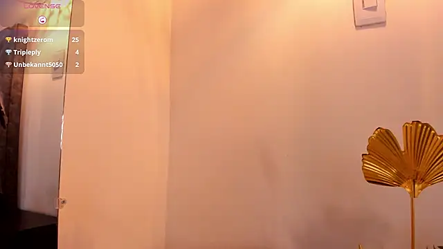 Snapshot of Mia_ross16 chatting on 02/09/25, 10:21 Mia ross16 online show from 02/09/25, 10:21