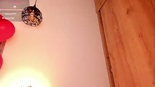 Snapshot of Mia_ross16 chatting on 02/15/25, 01:42 Mia ross16 online show from 02/15/25, 01:42