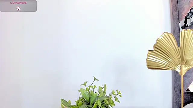 Snapshot of Mia_ross16 chatting on 02/16/25, 03:59 Mia ross16 online show from 02/16/25, 03:59