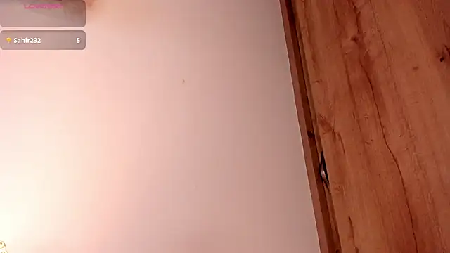 Snapshot of Mia_ross16 chatting on 02/21/25, 02:06 Mia ross16 online show from 02/21/25, 02:06