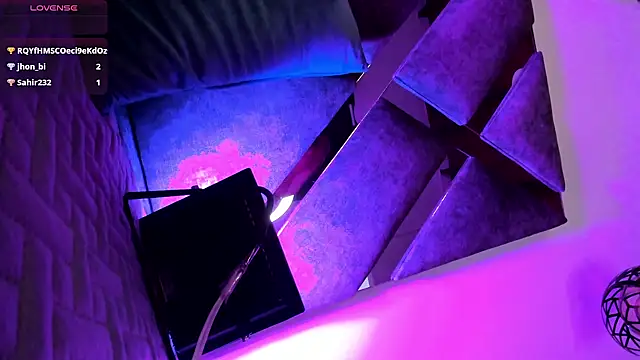 Snapshot of Mia_ross16 chatting on 03/01/25, 10:21 Mia ross16 online show from 03/01/25, 10:21