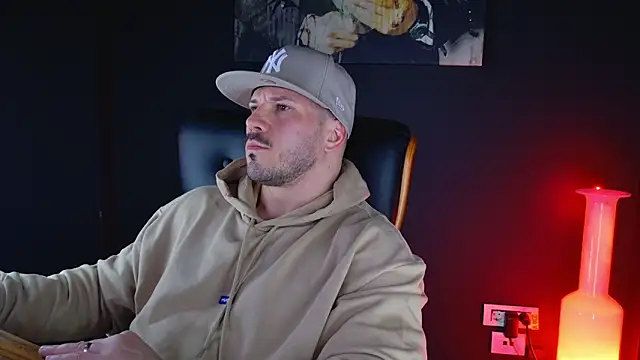 Snapshot of AngeloEric chatting on 12/10/24, 04:17 AngeloEric online show from 12/10/24, 04:17