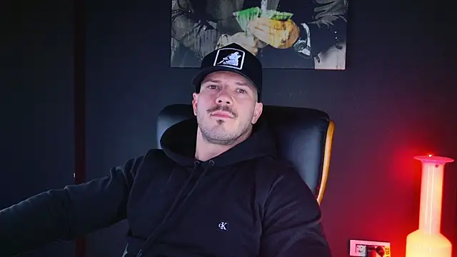 Snapshot of AngeloEric chatting on 12/16/24, 04:49 AngeloEric online show from 12/16/24, 04:49