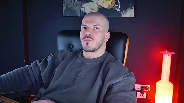 Snapshot of AngeloEric chatting on 12/20/24, 02:05 AngeloEric online show from 12/20/24, 02:05