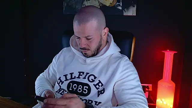 Snapshot of AngeloEric chatting on 01/07/25, 06:27 AngeloEric online show from 01/07/25, 06:27