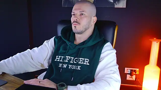 Snapshot of AngeloEric chatting on 01/15/25, 05:29 AngeloEric online show from 01/15/25, 05:29