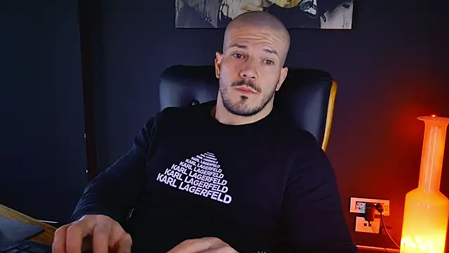 Snapshot of AngeloEric chatting on 01/21/25, 12:18 AngeloEric online show from 01/21/25, 12:18