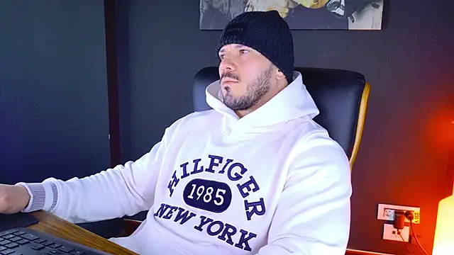 Snapshot of AngeloEric chatting on 01/28/25, 07:43 AngeloEric online show from 01/28/25, 07:43