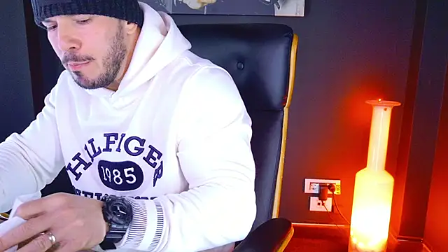 Snapshot of AngeloEric chatting on 01/28/25, 10:45 AngeloEric online show from 01/28/25, 10:45