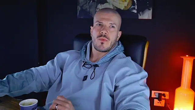 Snapshot of AngeloEric chatting on 02/12/25, 06:19 AngeloEric online show from 02/12/25, 06:19