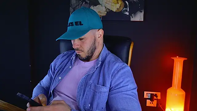 Snapshot of AngeloEric chatting on 03/17/25, 09:44 AngeloEric online show from 03/17/25, 09:44