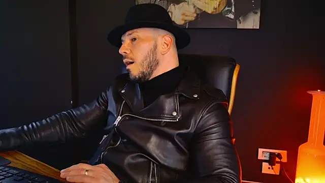 Snapshot of AngeloEric chatting on 03/21/25, 01:34 AngeloEric online show from 03/21/25, 01:34