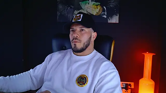 Snapshot of AngeloEric chatting on 03/22/25, 03:42 AngeloEric online show from 03/22/25, 03:42