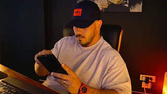 Snapshot of AngeloEric chatting on 09/17/25, 09:22 AngeloEric online show from 09/17/25, 09:22