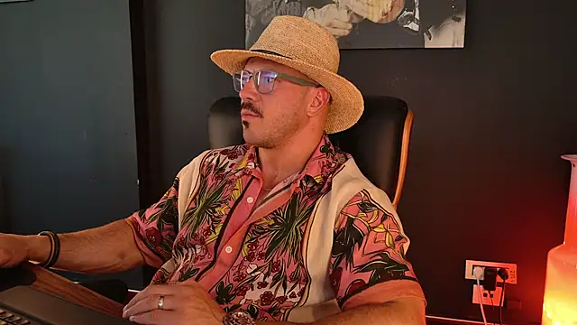 Snapshot of AngeloEric chatting on 09/20/25, 10:16 AngeloEric online show from 09/20/25, 10:16