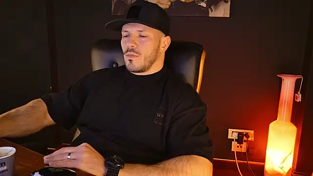 AngeloEric online show from 12/17/25, 02:23