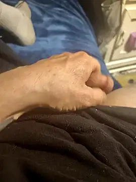 Snapshot of armdy371 chatting on 03/21/25, 01:45 armdy371 online show from 03/21/25, 01:45