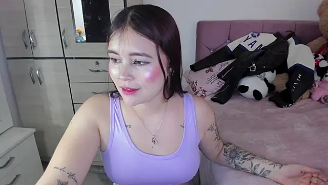 Snapshot of hotbbc_wife chatting on 02/21/25, 10:15 hotbbc wife online show from 02/21/25, 10:15