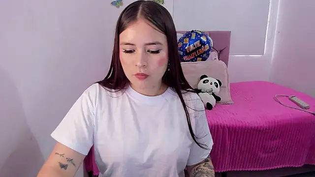 Snapshot of hotbbc_wife chatting on 10/15/25, 05:57 hotbbc wife online show from 10/15/25, 05:57