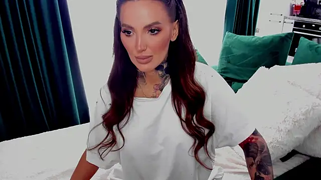 Snapshot of NatalyThorn88 chatting on 01/03/25, 08:32 NatalyThorn88 online show from 01/03/25, 08:32