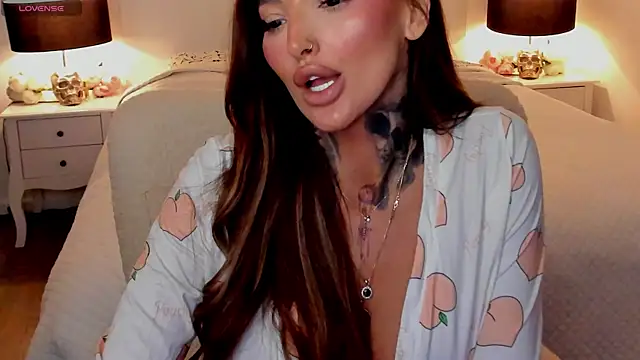 Snapshot of NatalyThorn88 chatting on 02/22/25, 01:35 NatalyThorn88 online show from 02/22/25, 01:35