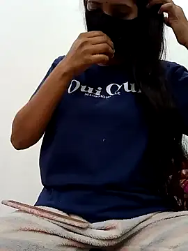 Snapshot of _SonPari_ chatting on 12/23/24, 04:44 SonPari online show from 12/23/24, 04:44