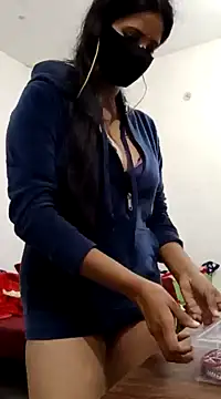 Snapshot of _SonPari_ chatting on 12/24/24, 11:28 SonPari online show from 12/24/24, 11:28